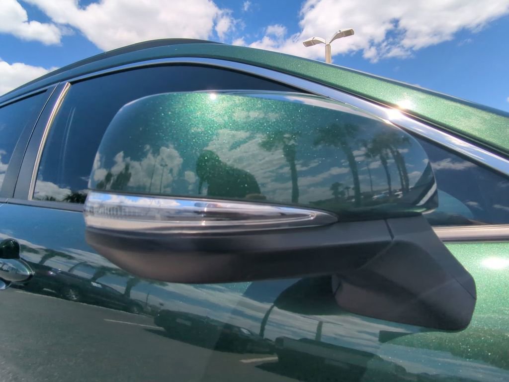 Used 2022 Toyota Corolla Cross XLE image 12