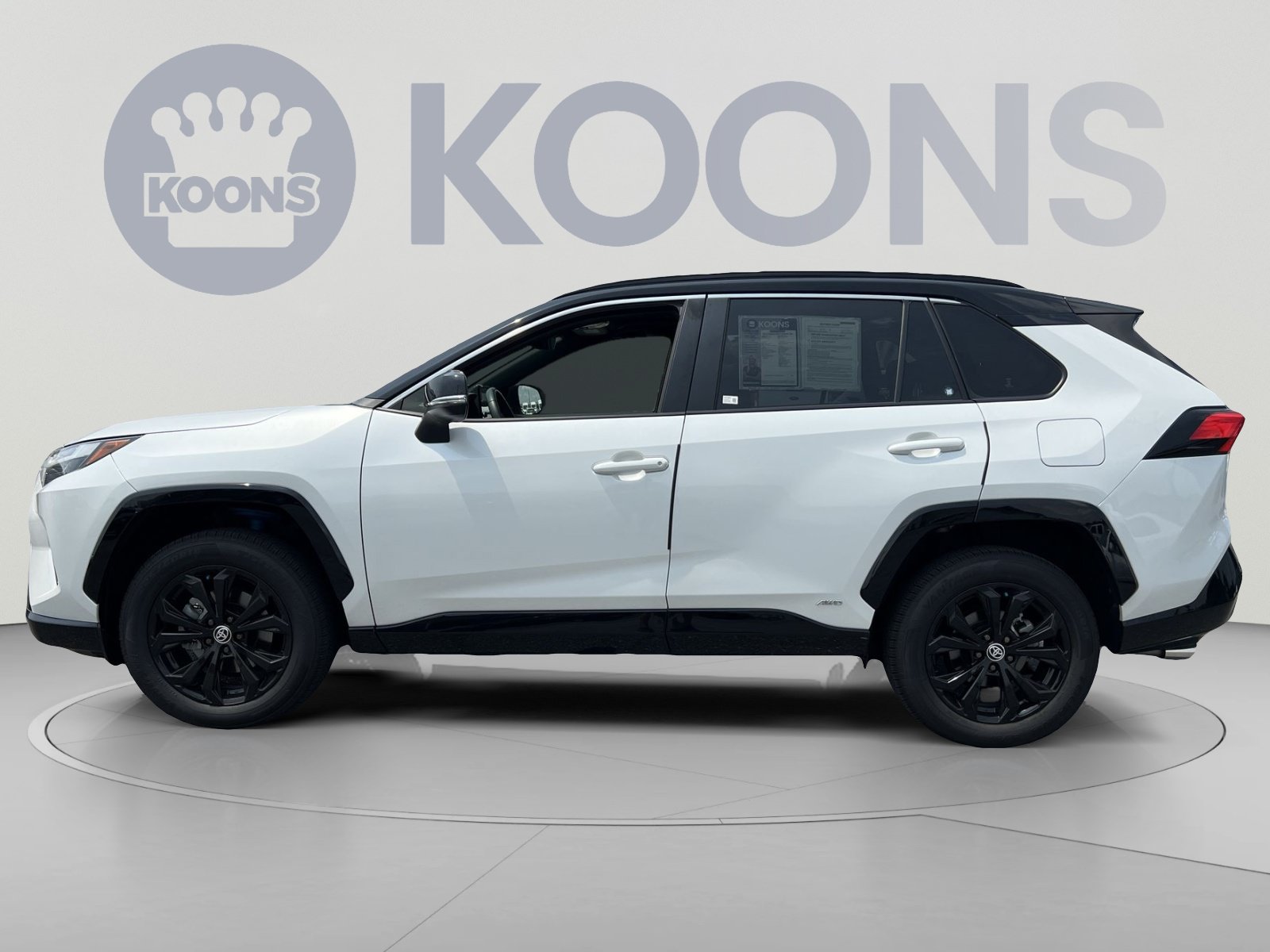 Used 2023 Toyota RAV4 XSE AWD/4WD image 2