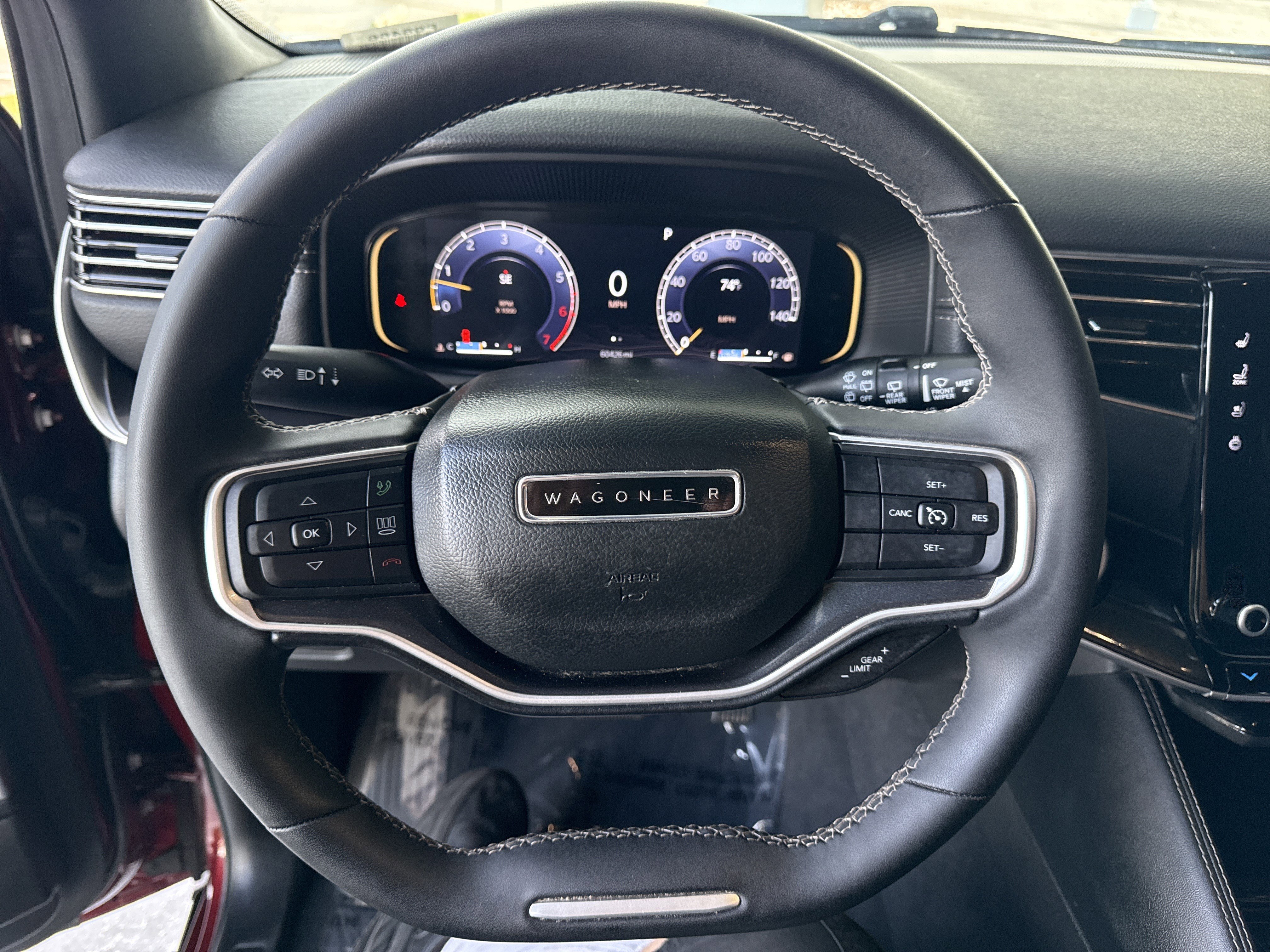 Used 2024 Jeep Wagoneer L image 19