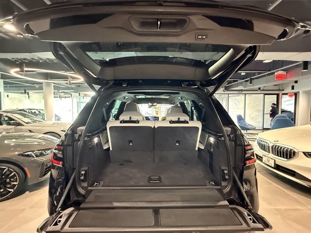 Used 2024 BMW X7 xDrive40i w/ Parking Assistance Package AWD/4WD image 33