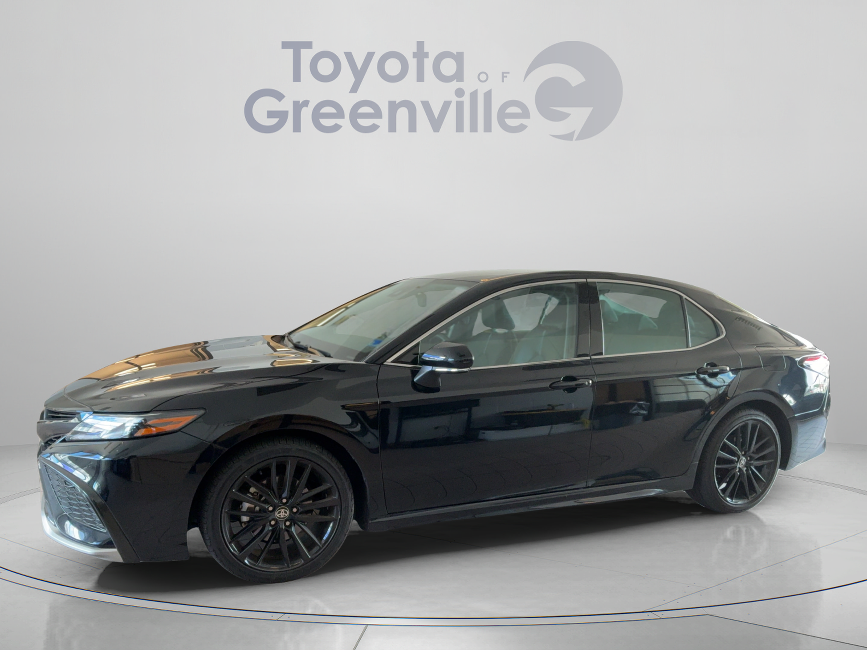 Used 2024 Toyota Camry XSE FWD image 2