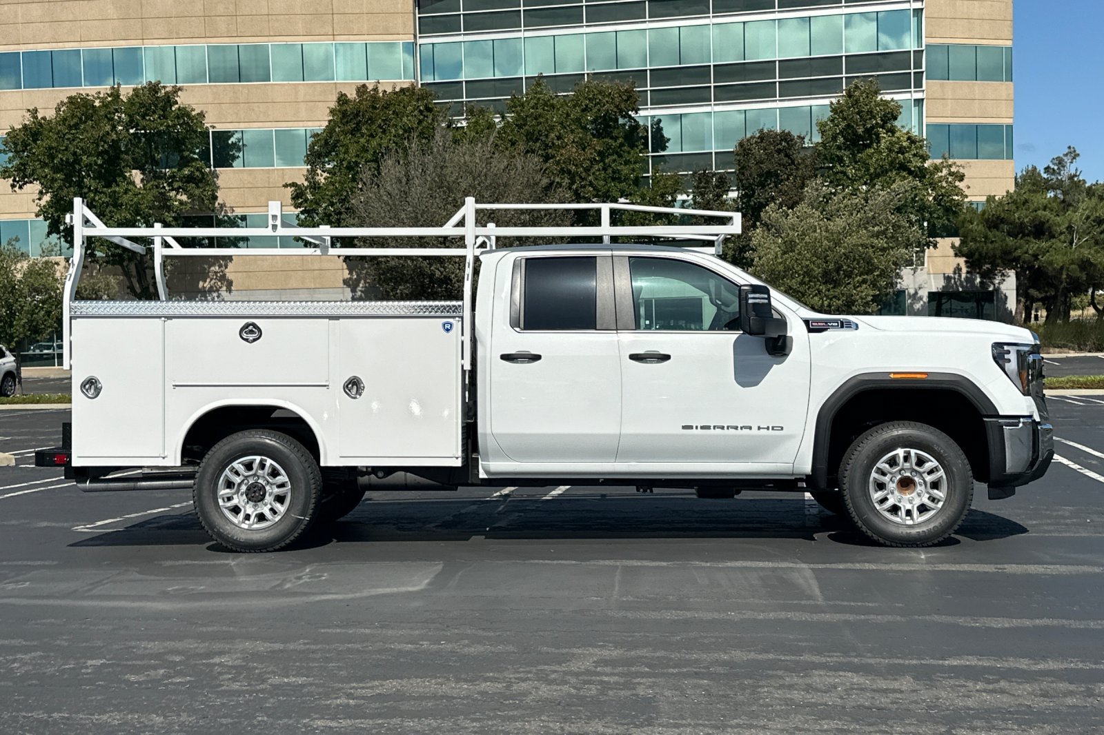 New 2026 GMC Sierra 2500 Pro w/ Convenience Package RWD image 3