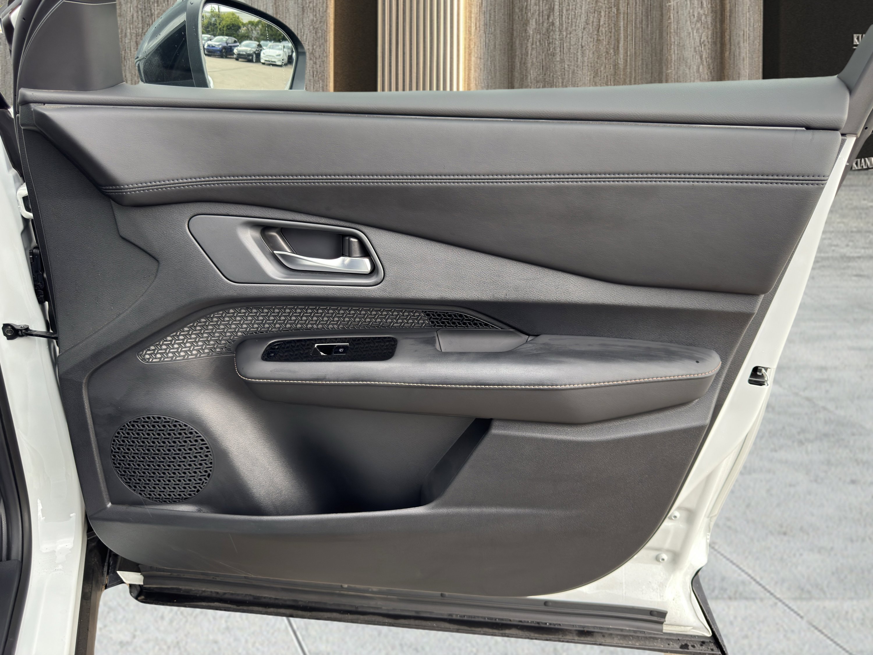 Used 2025 Nissan Ariya FWD image 63