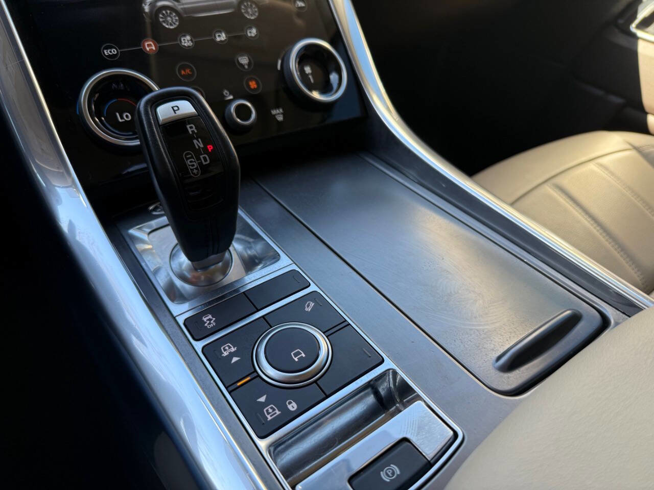 Used 2019 Land Rover Range Rover Sport SE image 41