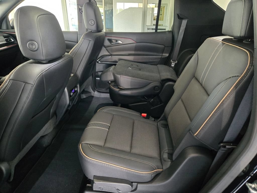 Certified 2025 Chevrolet Traverse High Country w/ LPO, Floor Liner Package AWD/4WD image 18