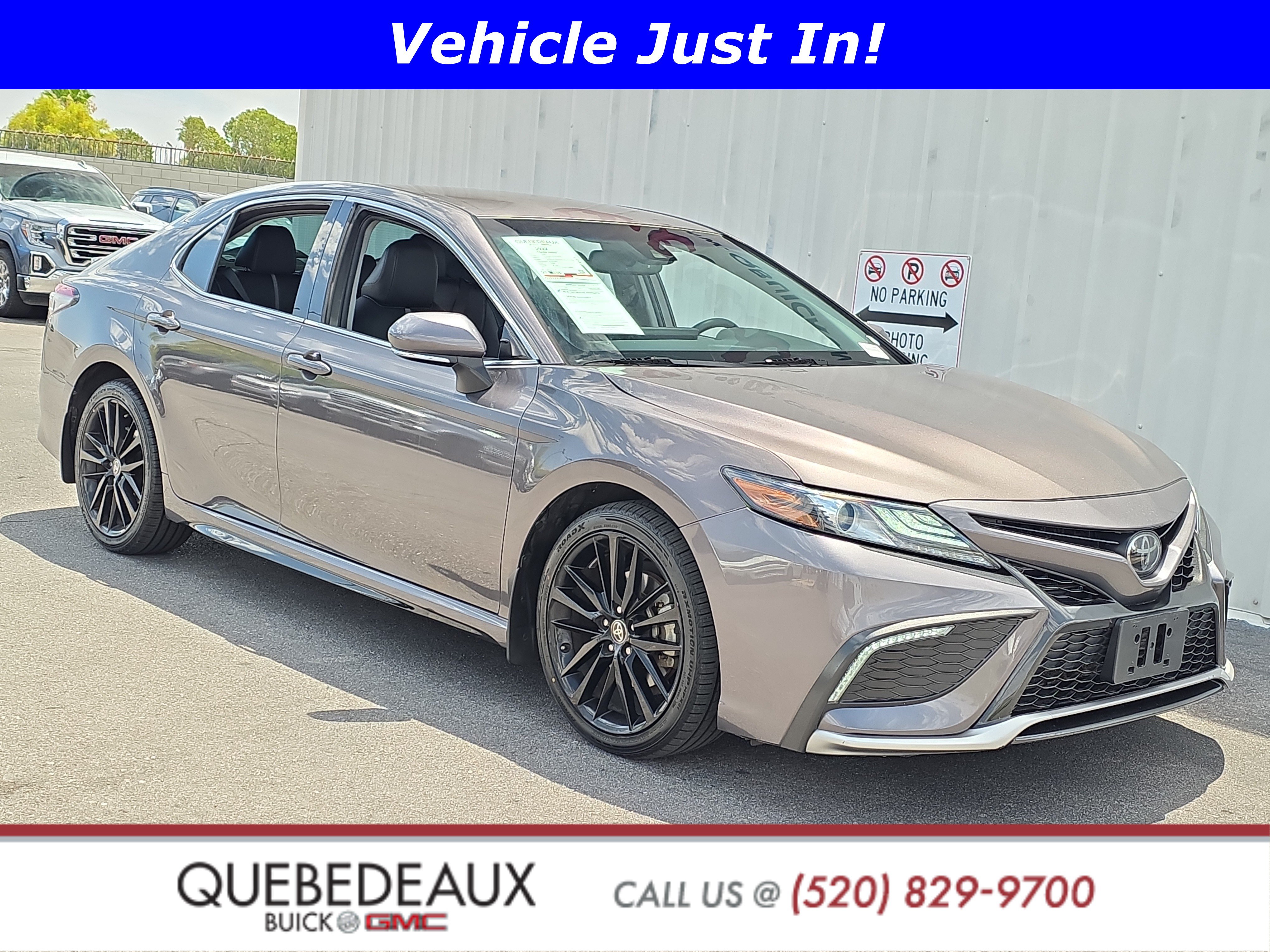 Used 2022 Toyota Camry XSE FWD image 1