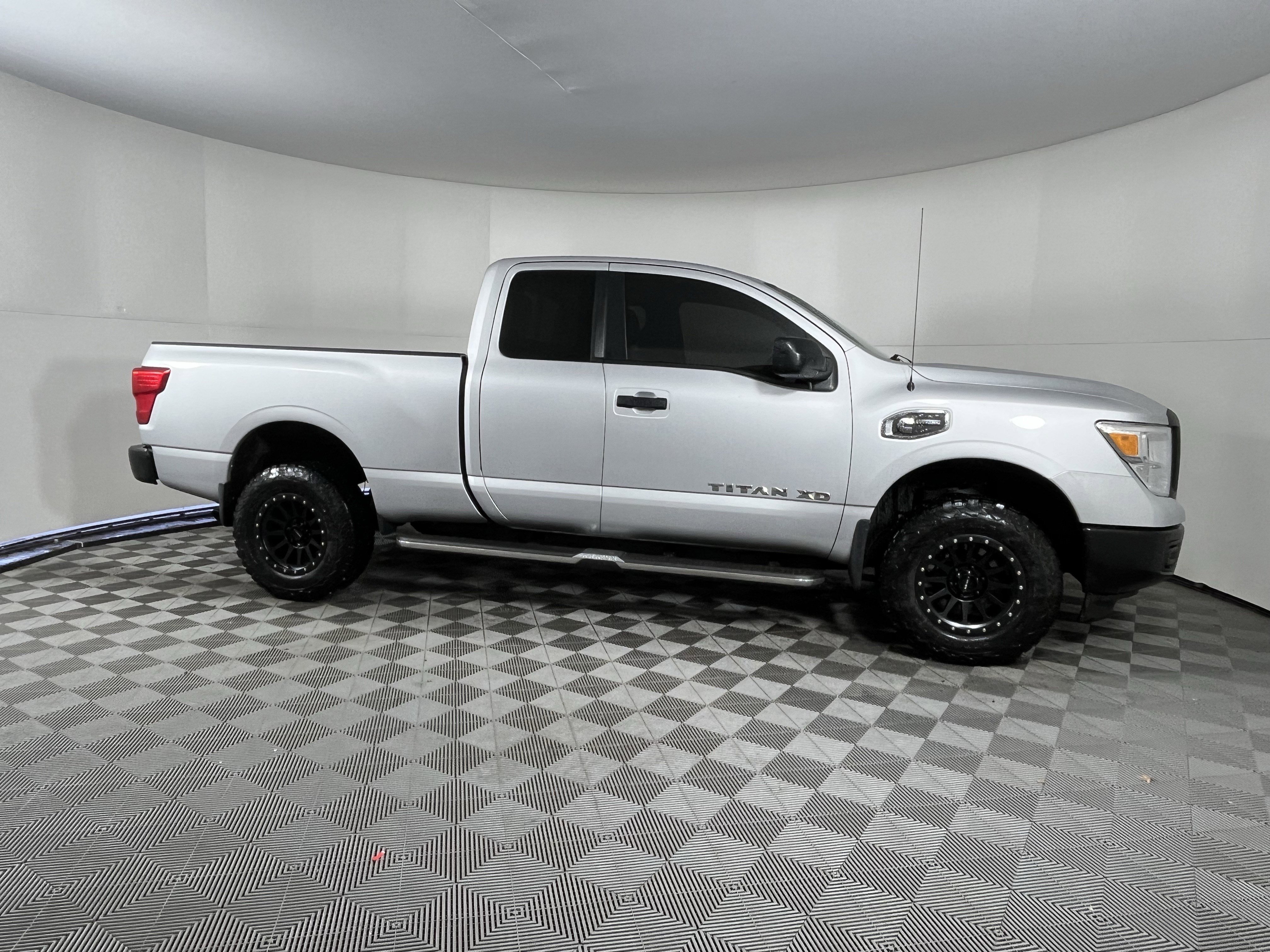 Used 2017 Nissan Titan S image 6