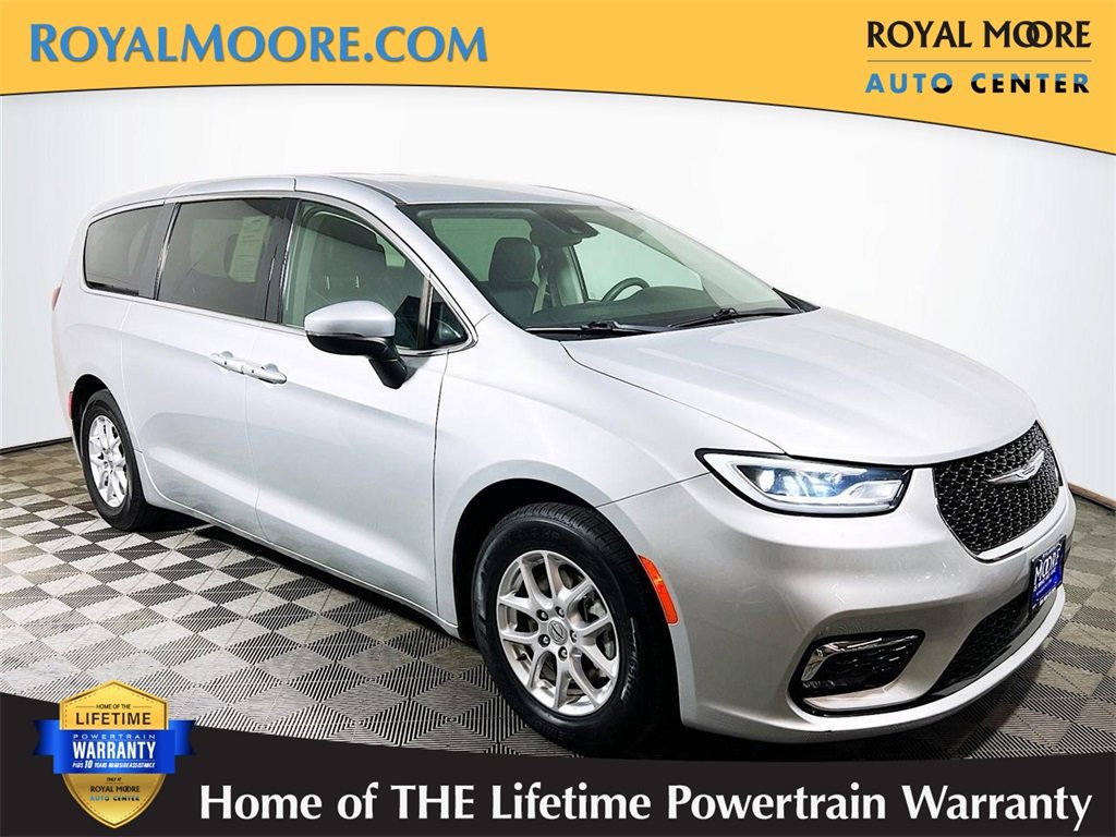 Used 2023 Chrysler Pacifica Touring-L image 1