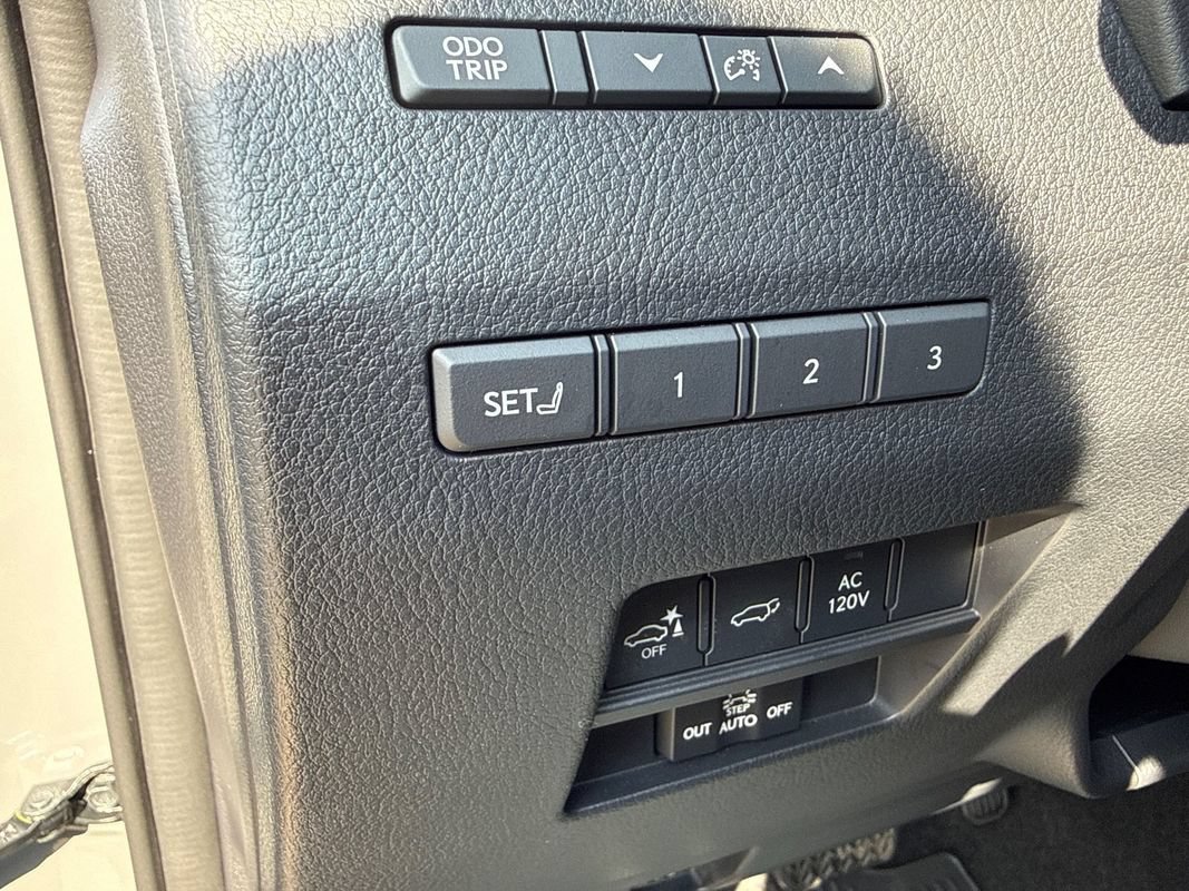 Used 2026 Lexus GX 550 w/ Accessory Package (2T) AWD/4WD image 22