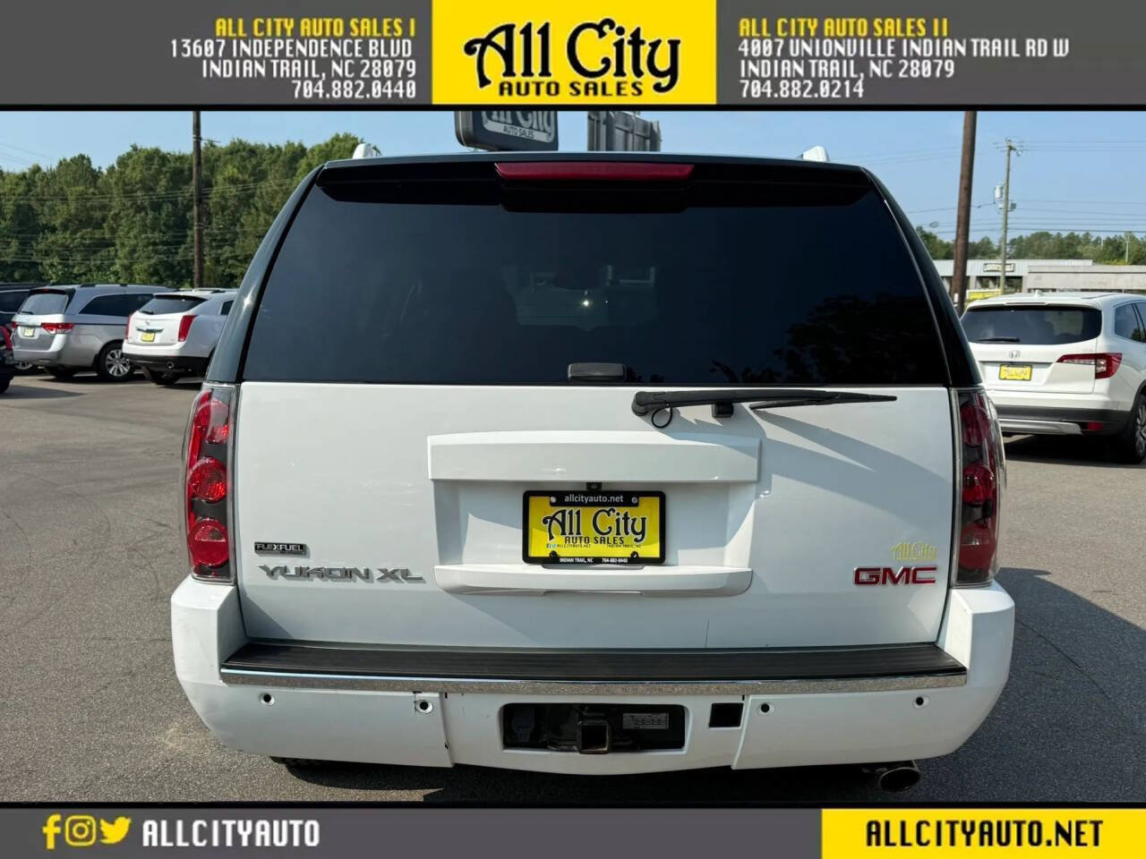 Used 2009 GMC Yukon XL Denali RWD image 6
