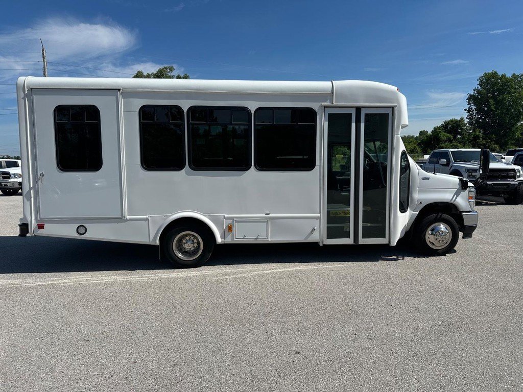 Used 2025 Ford E-450 and Econoline 450 Super Duty w/ Shuttle Bus Prep Package RWD video 2