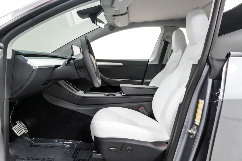 Used 2025 Tesla Model Y Performance AWD/4WD image 17