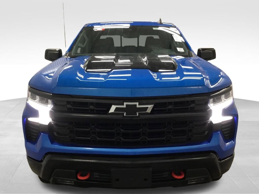 Used 2025 Chevrolet Silverado 1500 LT Trail Boss w/ Convenience Package II image 3