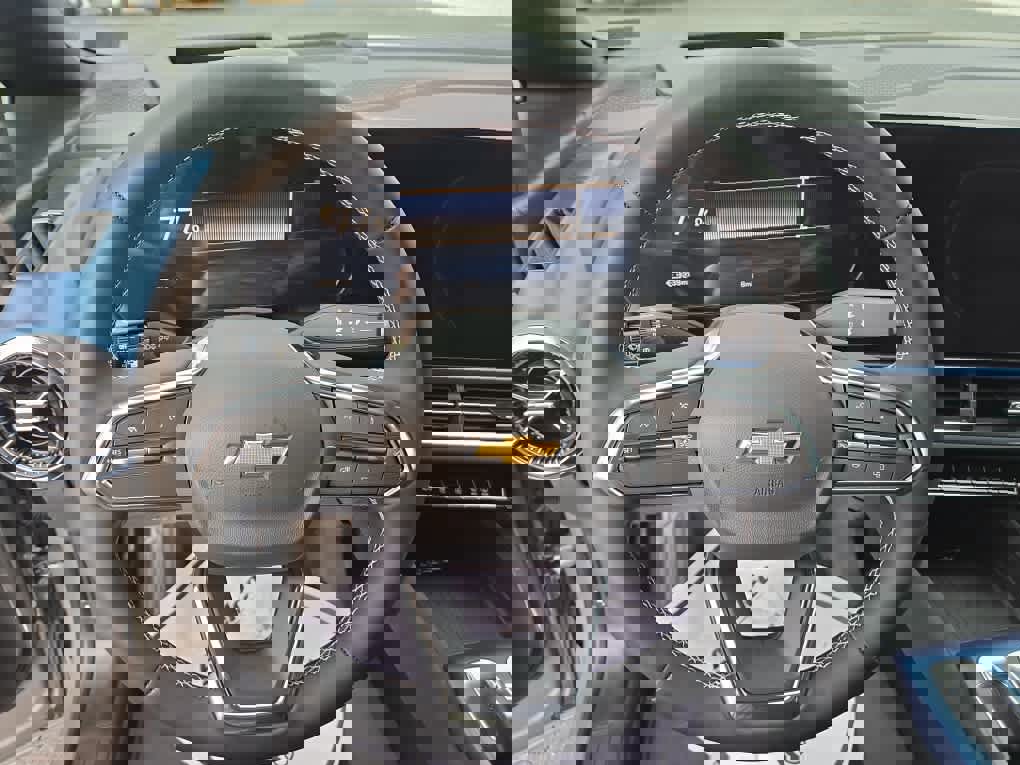 New 2026 Chevrolet Equinox EV LT image 18