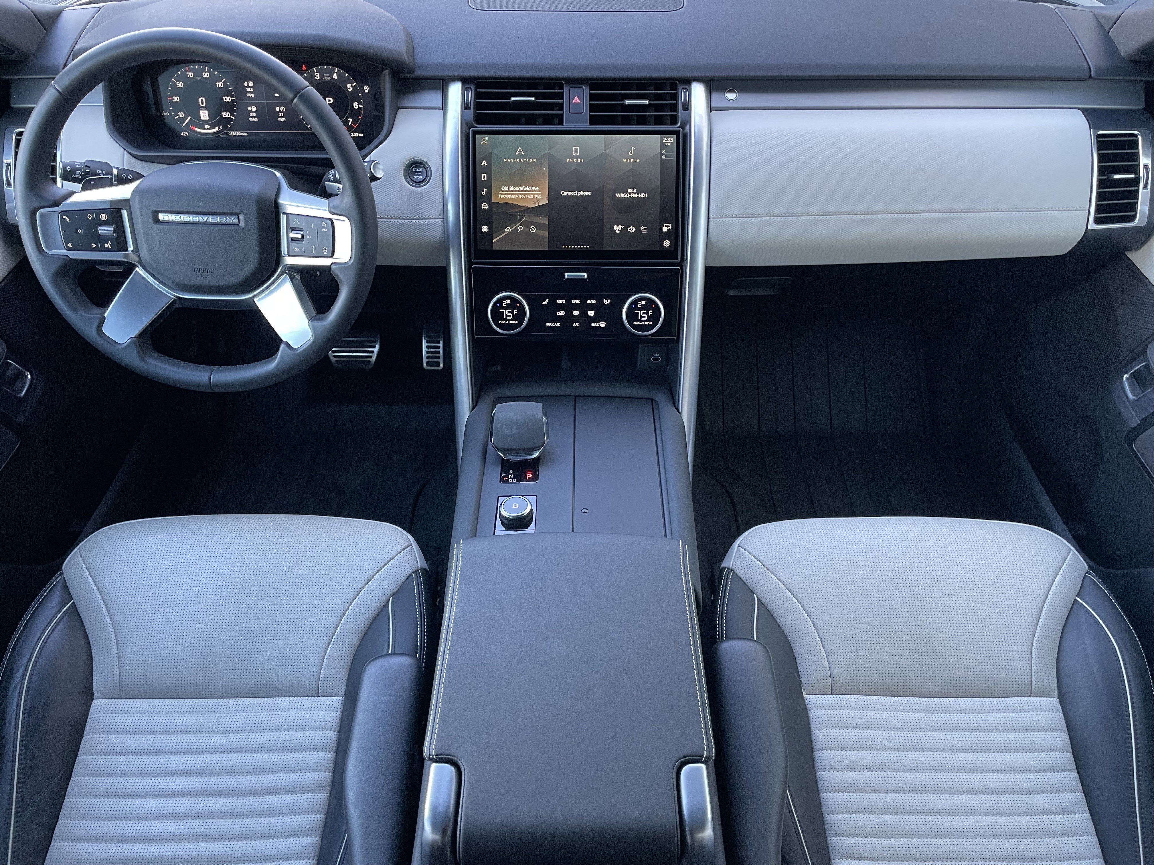 Used 2024 Land Rover Discovery Dynamic SE image 16