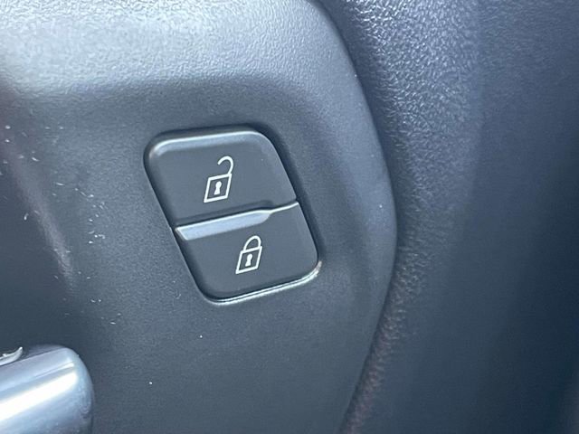 Used 2025 Chevrolet Silverado 1500 Custom image 25