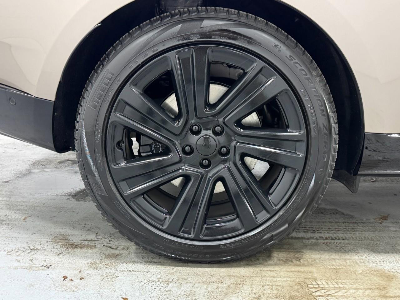 Used 2023 Land Rover Range Rover SE image 5