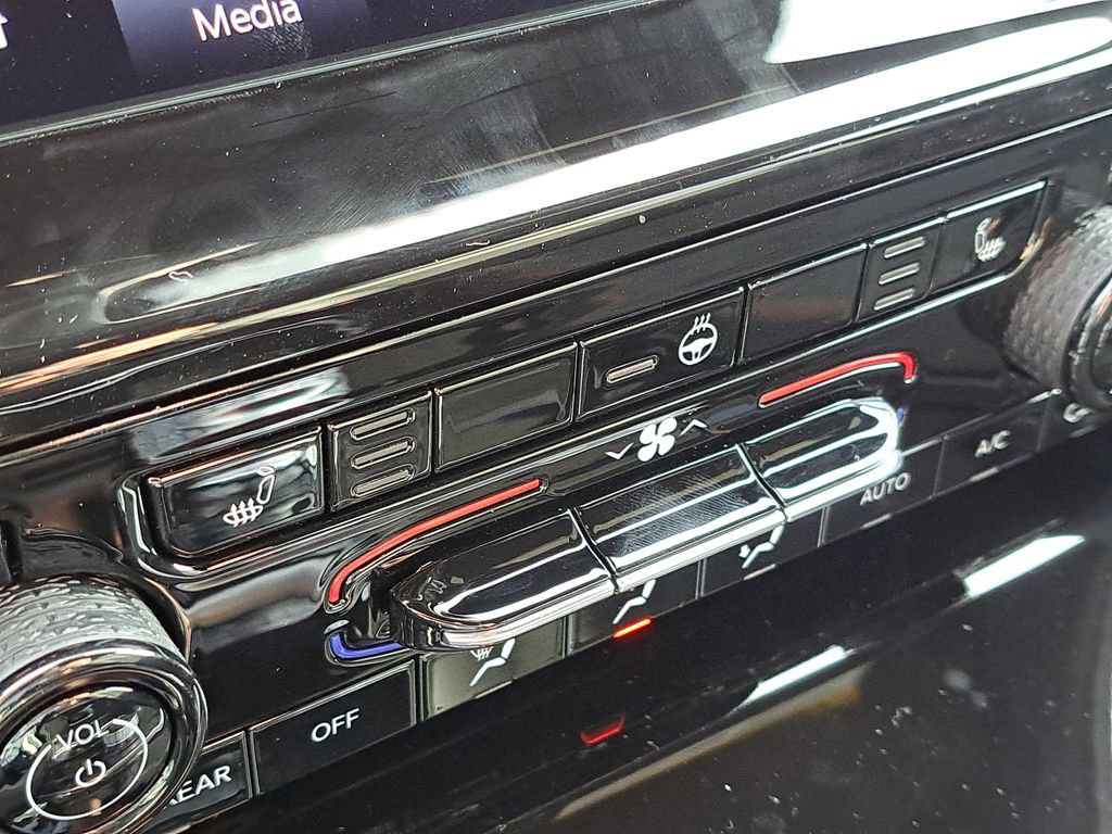 New 2025 Jeep Grand Cherokee L Altitude image 8