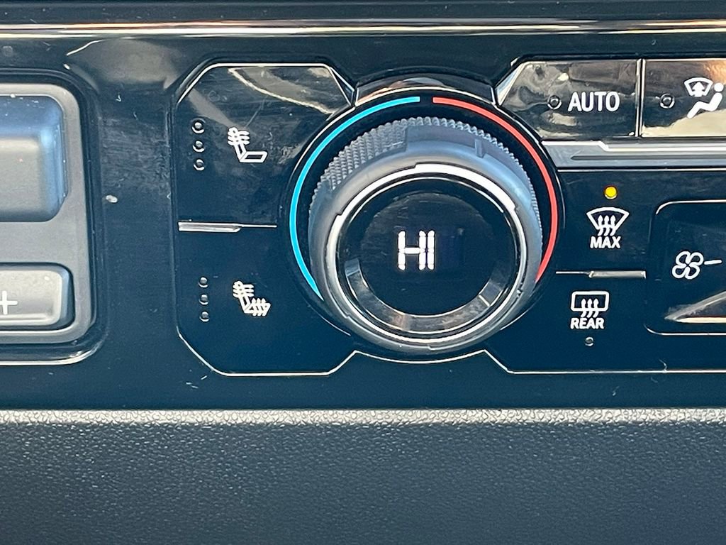 Used 2024 Chevrolet Silverado 2500 LT image 29