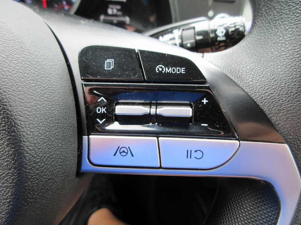 Used 2022 Hyundai Elantra SEL FWD image 24