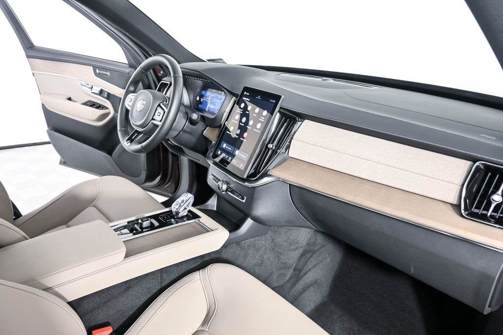 Certified 2025 Volvo XC90 T8 Plus AWD/4WD image 26