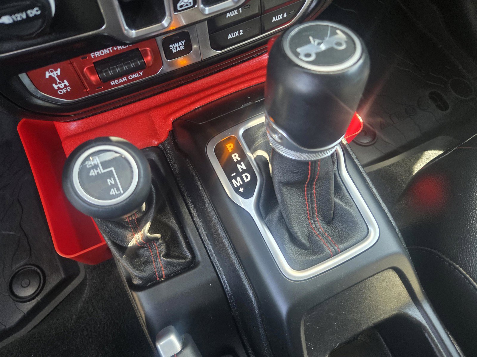 Used 2018 Jeep Wrangler Unlimited Rubicon w/ Dual Top Group AWD/4WD image 14