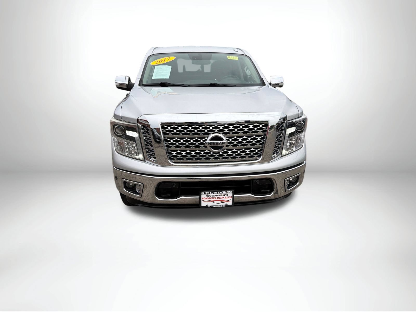 Used 2017 Nissan Titan SL AWD/4WD image 10