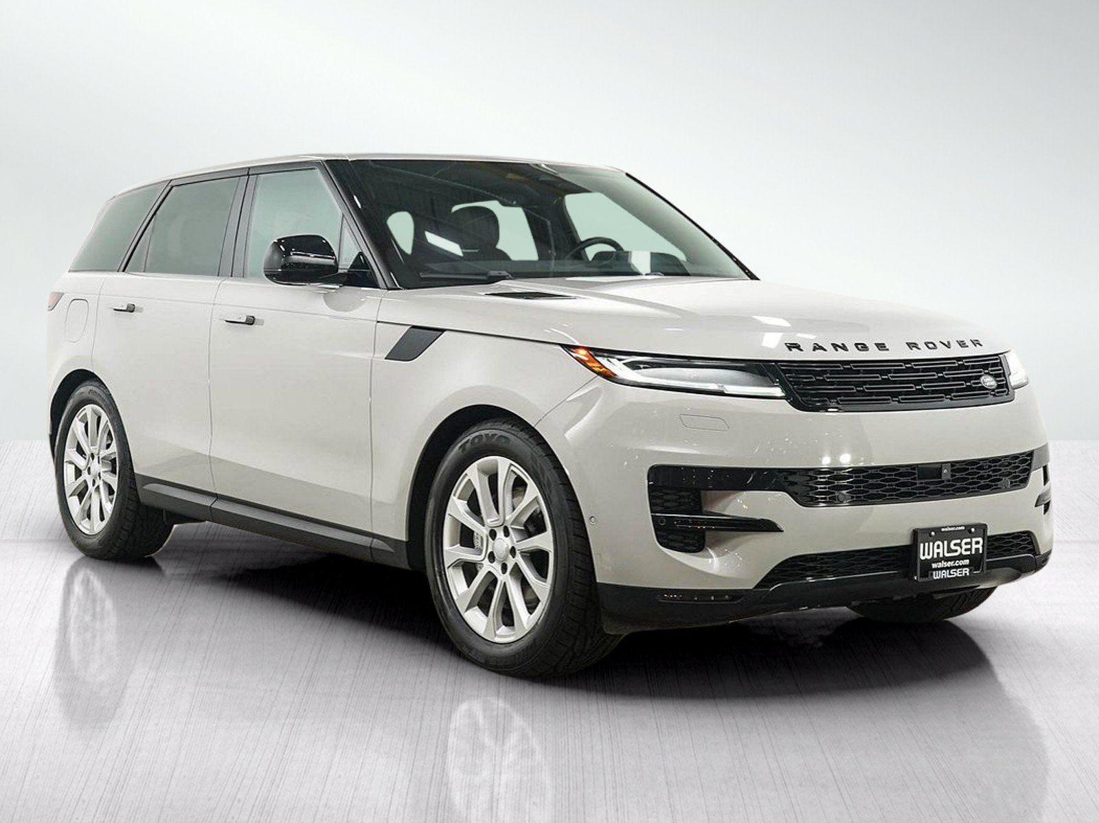 Used 2025 Land Rover Range Rover Sport SE AWD/4WD image 7
