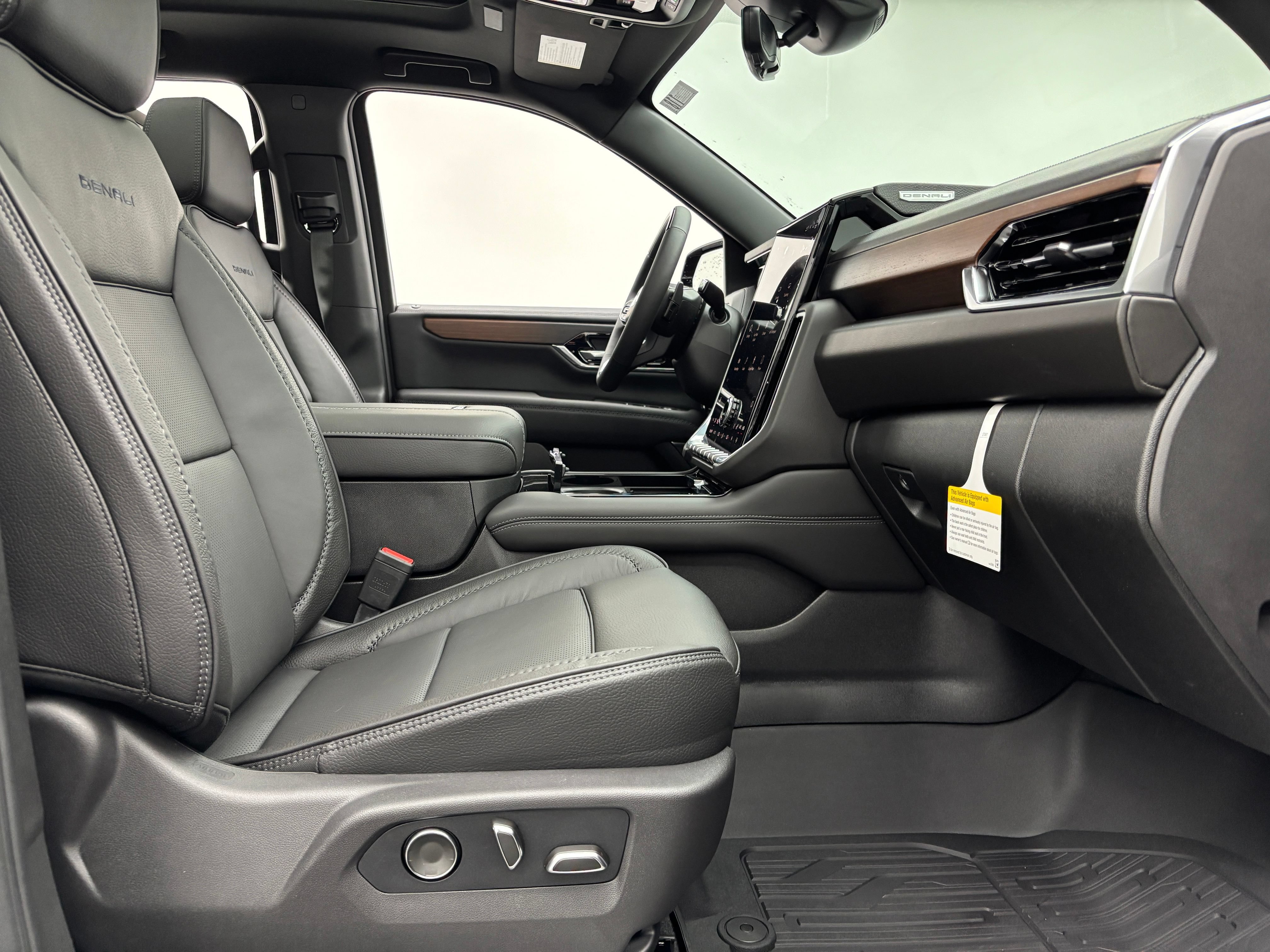 New 2026 GMC Yukon Denali w/ Denali Reserve Package AWD/4WD image 41