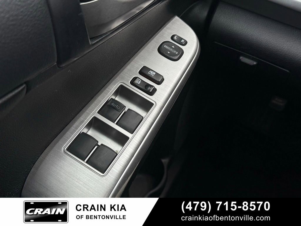 Used 2013 Toyota Camry SE w/ Leather Pkg FWD image 10