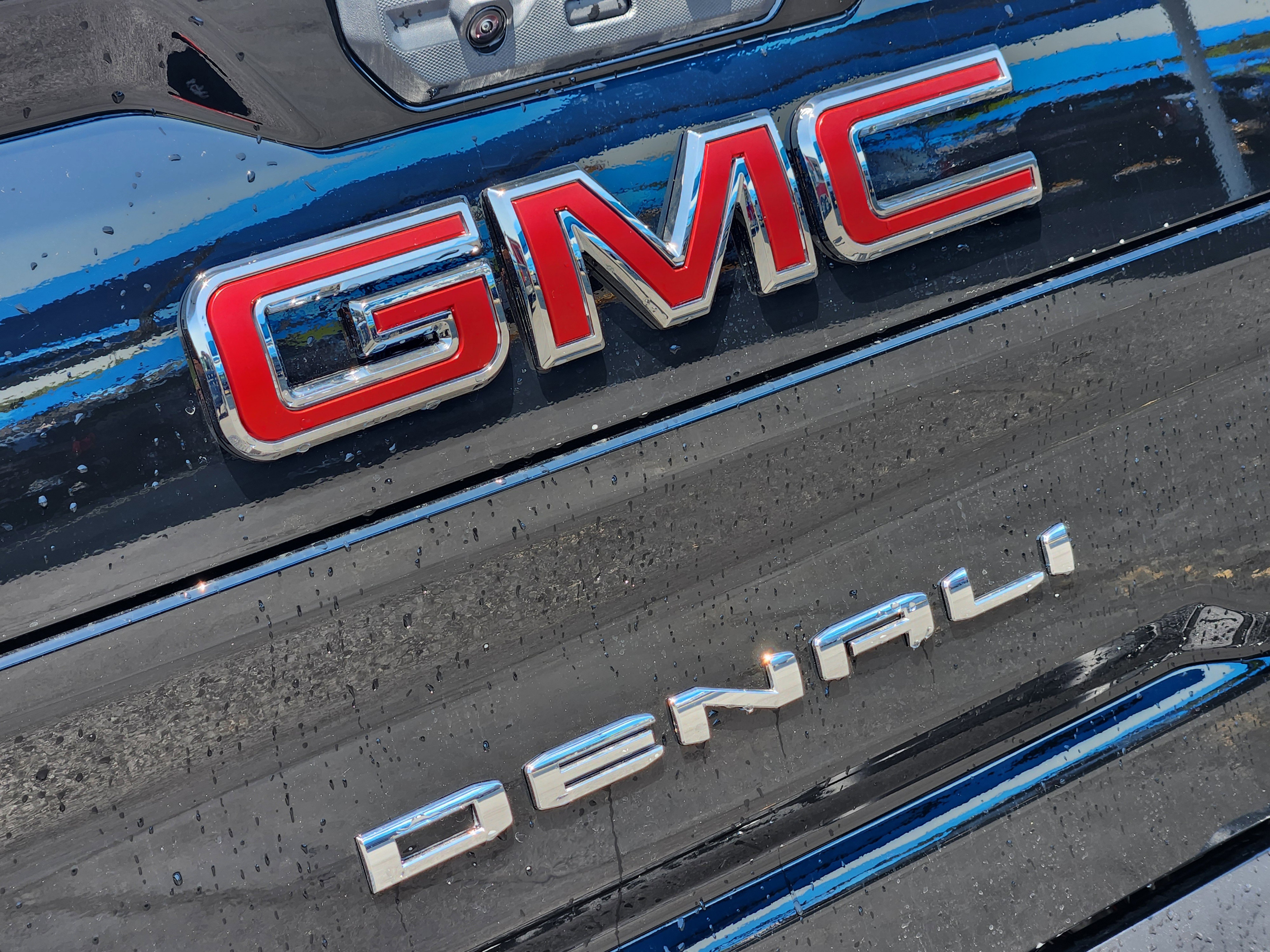New 2025 GMC Sierra 2500 Denali image 8