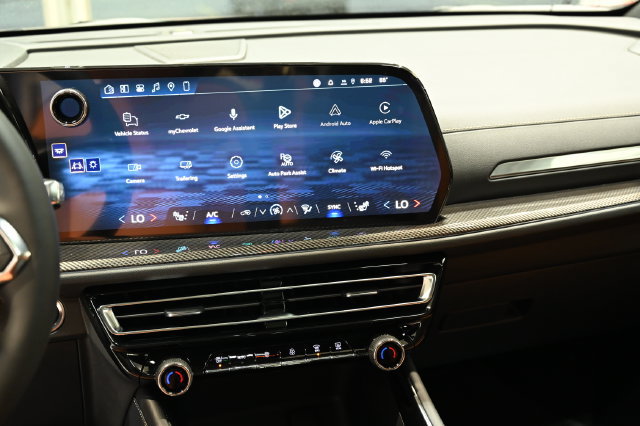 New 2027 Chevrolet Traverse Z71 w/ Enhanced Driving Package AWD/4WD image 15