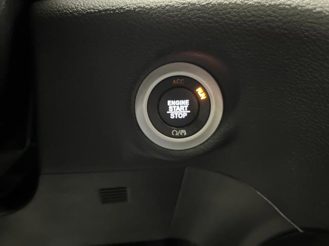 Used 2025 Chrysler Pacifica Limited image 21