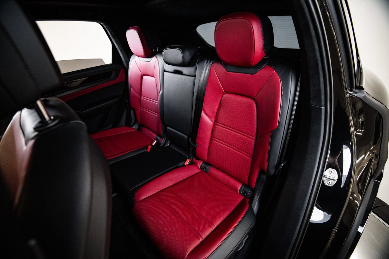 Certified 2026 Porsche Cayenne GTS AWD/4WD image 24