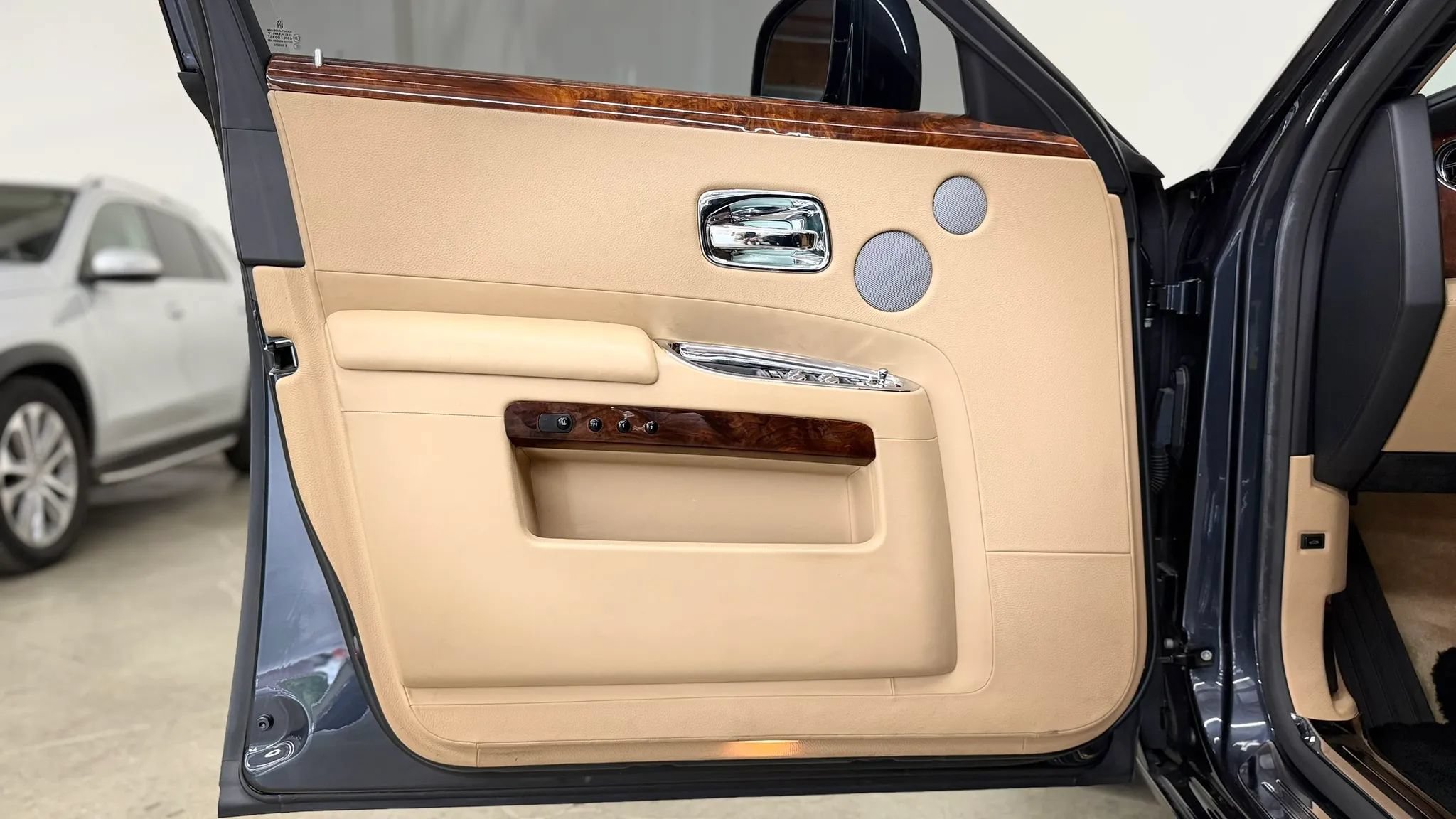 Used 2011 Rolls-Royce Ghost RWD image 15