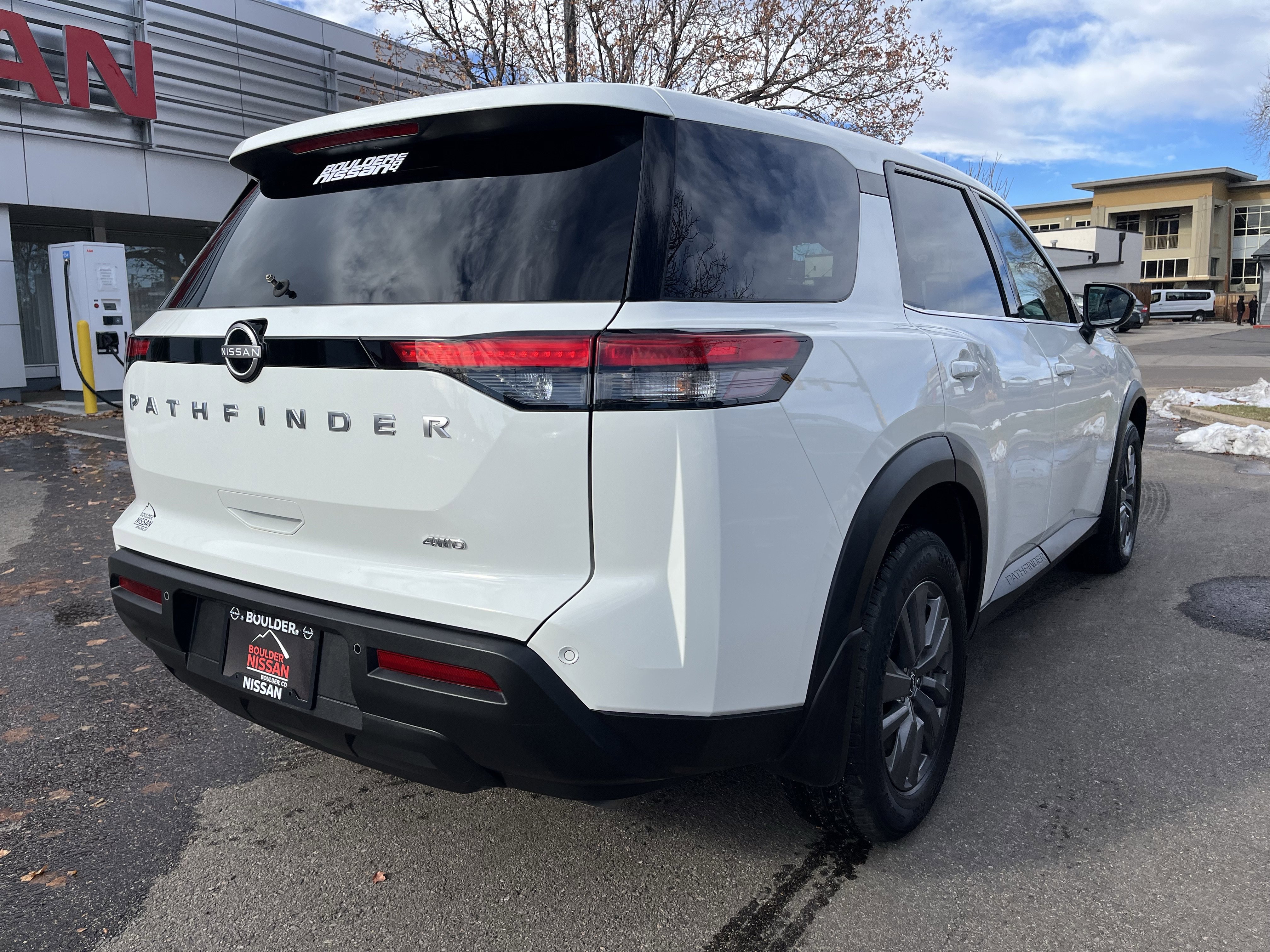 Used 2024 Nissan Pathfinder S image 8