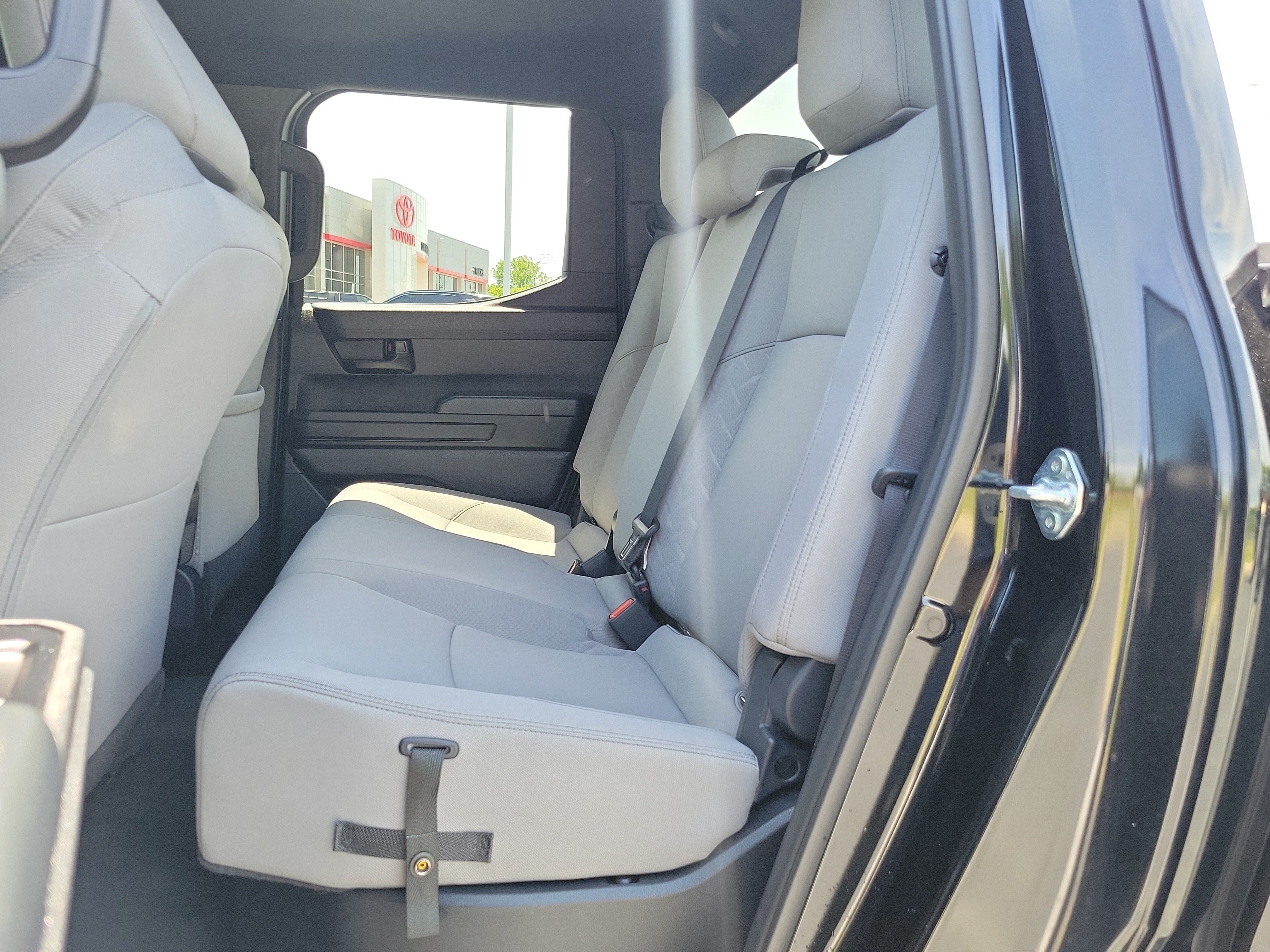Certified 2025 Toyota Tacoma SR5 AWD/4WD image 11