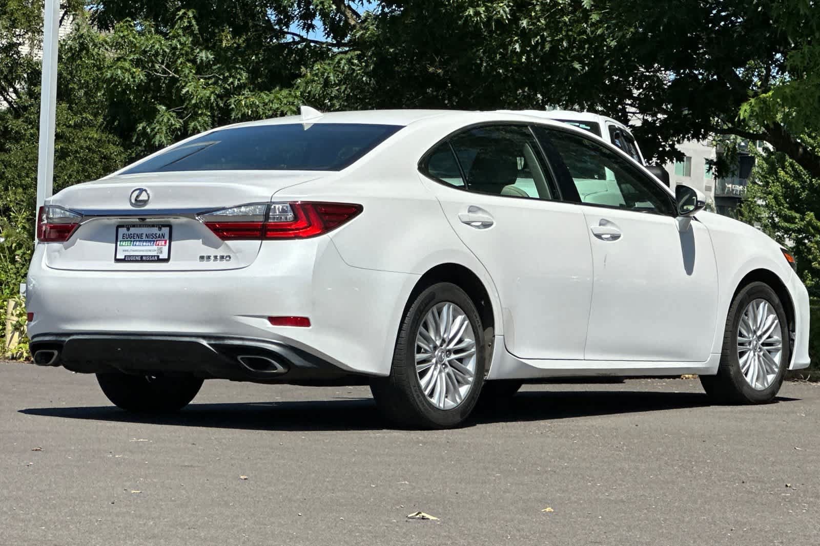 Used 2016 Lexus ES 350 FWD image 2