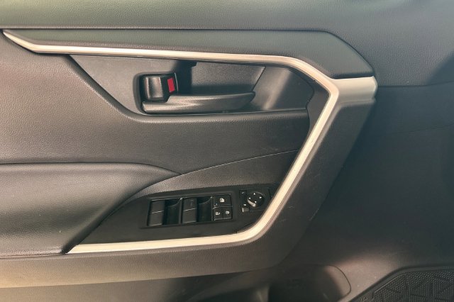 Certified 2025 Toyota RAV4 LE AWD/4WD image 14