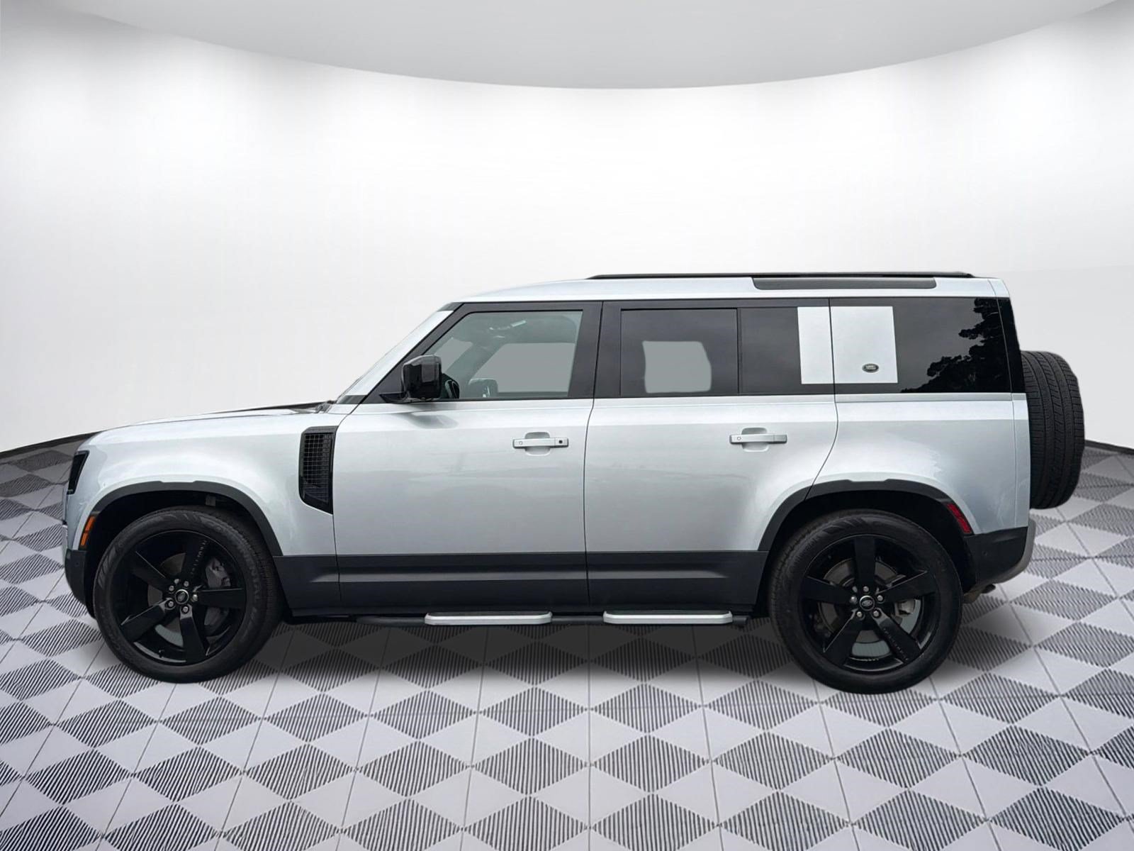 Used 2023 Land Rover Defender 110 SE AWD/4WD image 2