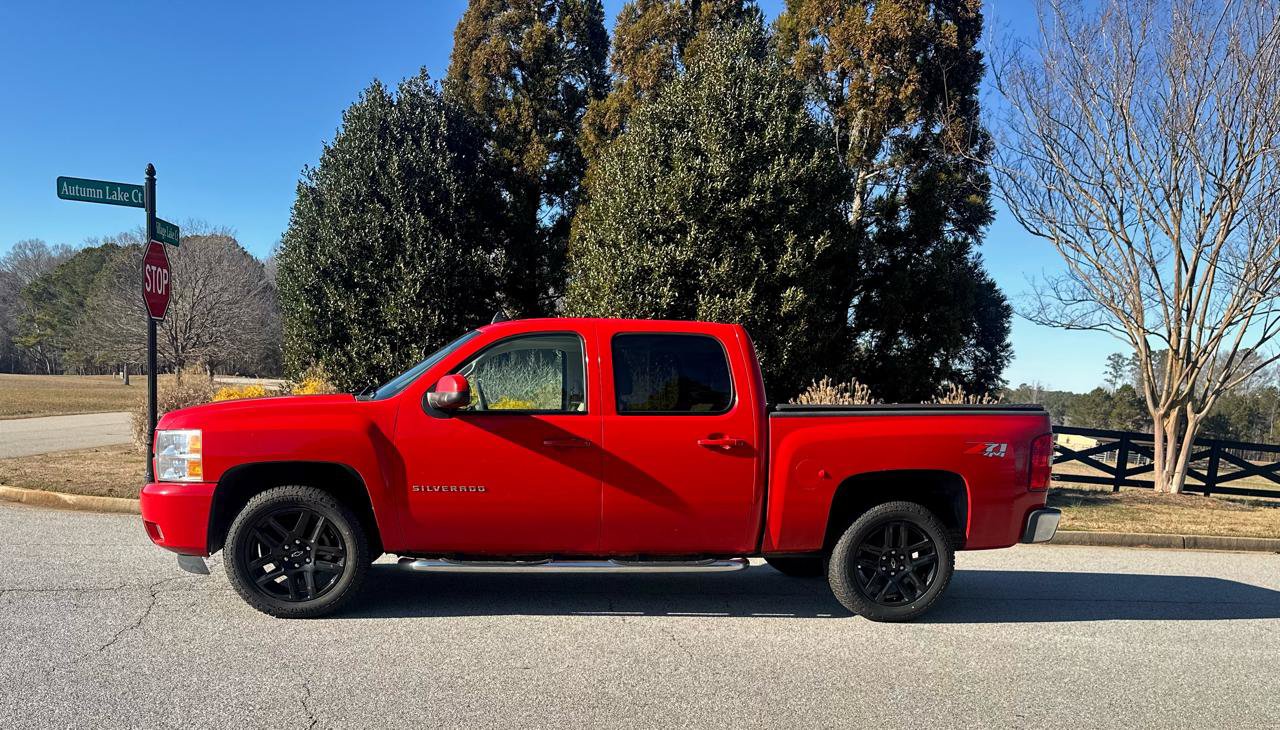 Used 2013 Chevrolet Silverado 1500 LTZ w/ Suspension Package, Off-Road AWD/4WD image 9