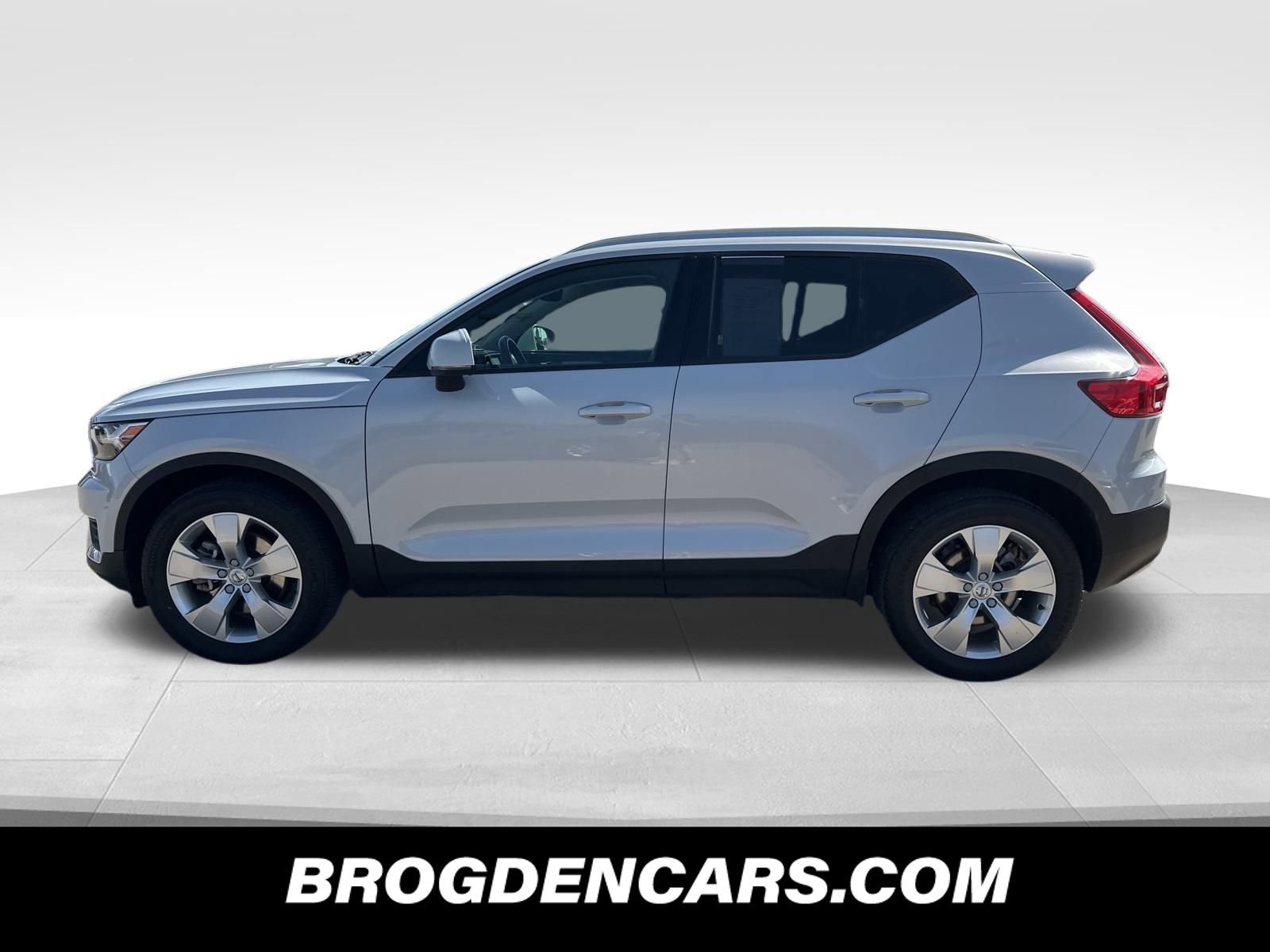 Used 2020 Volvo XC40 T5 Momentum image 6