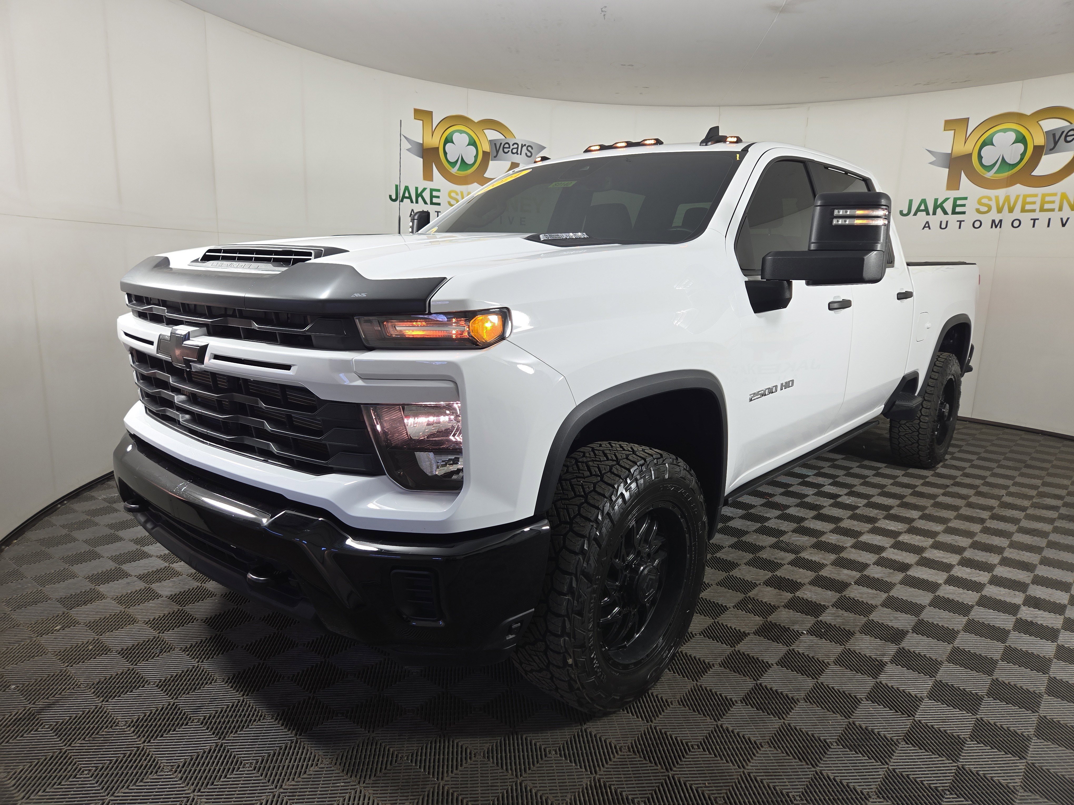 Used 2024 Chevrolet Silverado 2500 Custom w/ Custom Value Package image 3