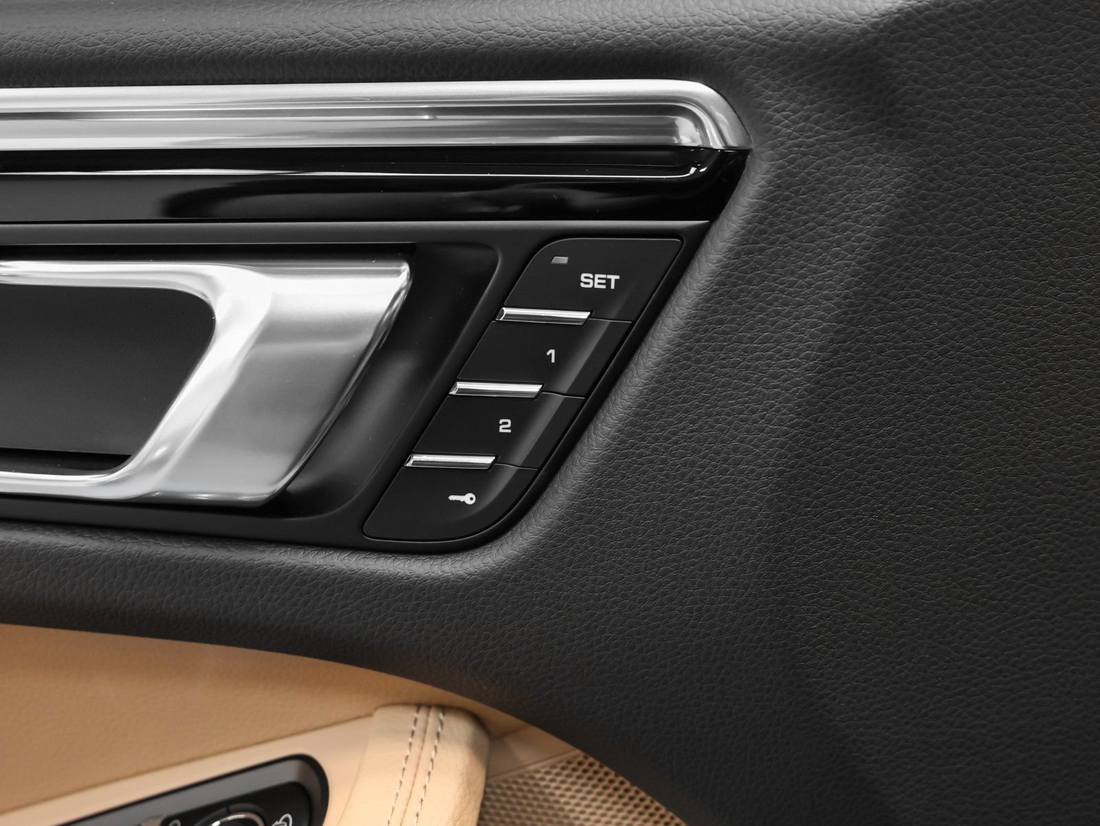 Certified 2026 Porsche Macan AWD/4WD image 25