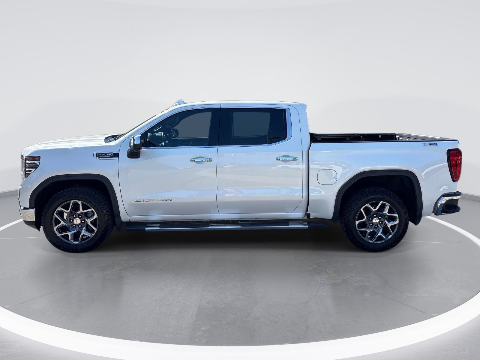 Used 2022 GMC Sierra 1500 SLT w/ SLT Premium Plus Package AWD/4WD image 5