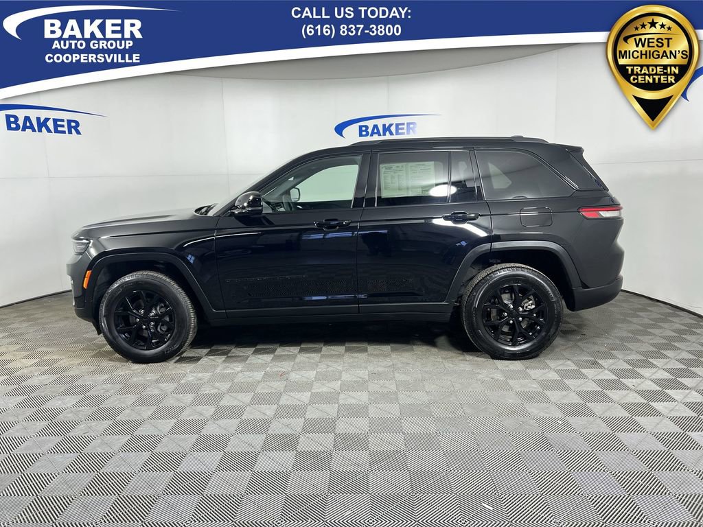 Used 2025 Jeep Grand Cherokee Altitude image 6