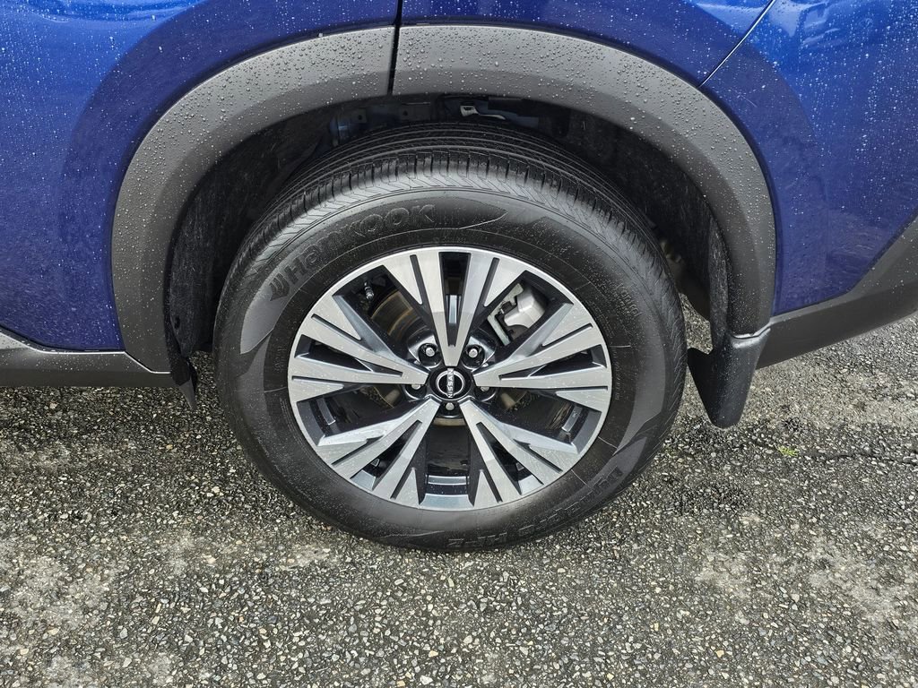 Certified 2023 Nissan Rogue SV w/ SV Premium Package AWD/4WD image 9