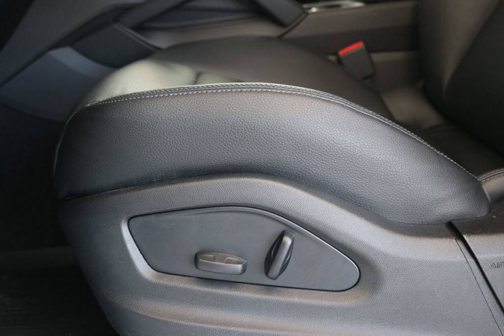 Used 2024 Porsche Cayenne image 16