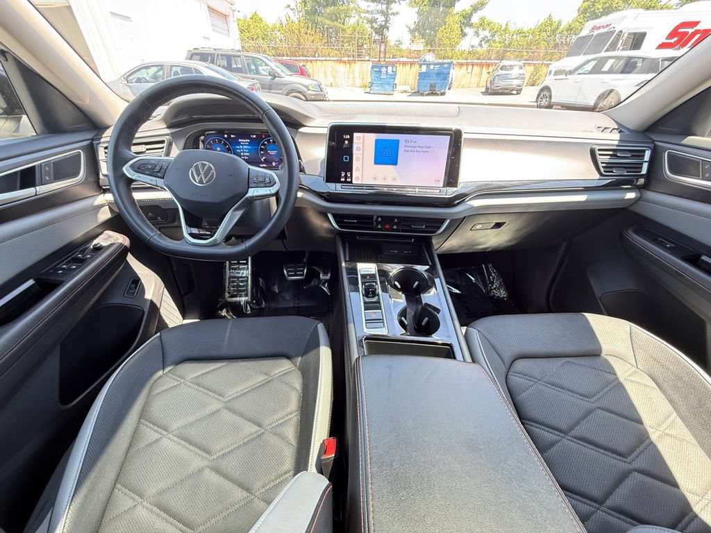 Used 2025 Volkswagen Atlas Peak Edition SE AWD/4WD image 24