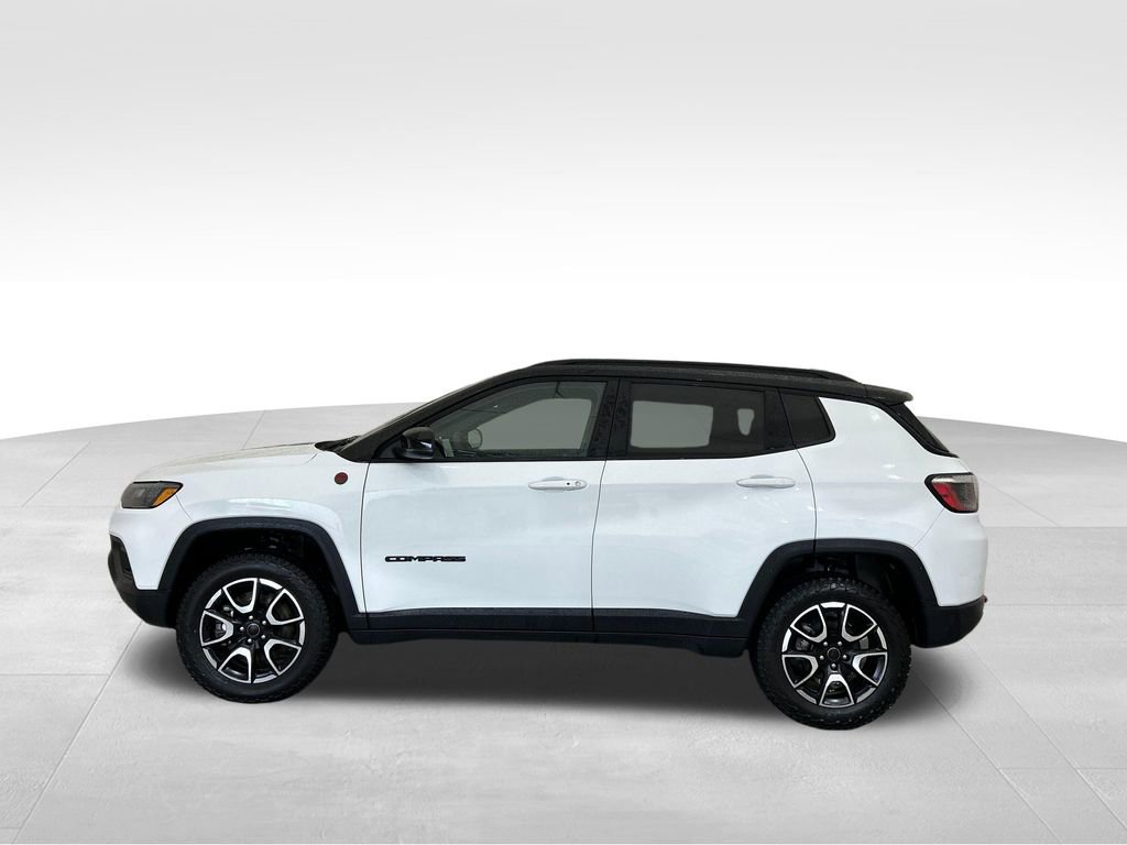Used 2025 Jeep Compass Trailhawk AWD/4WD image 2